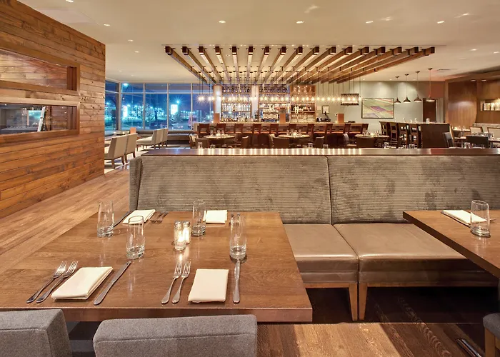 Crowne Plaza Hotel Glen Ellyn/Lombard